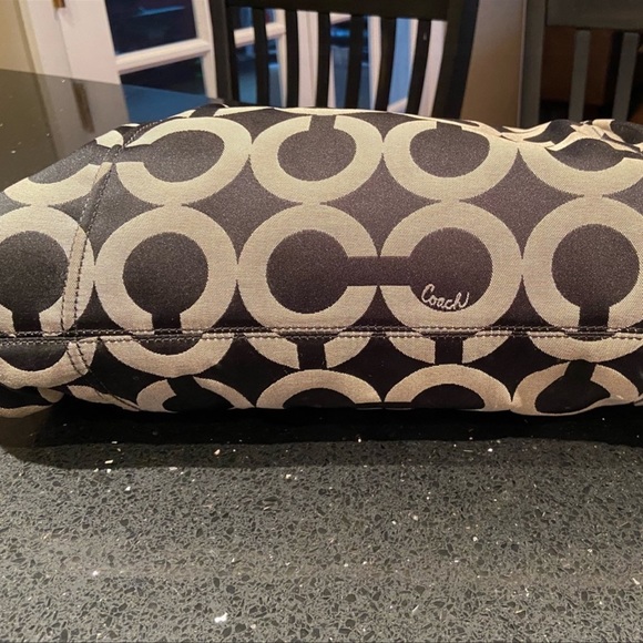 Coach Shoulder Bag - Picture 4 of 8